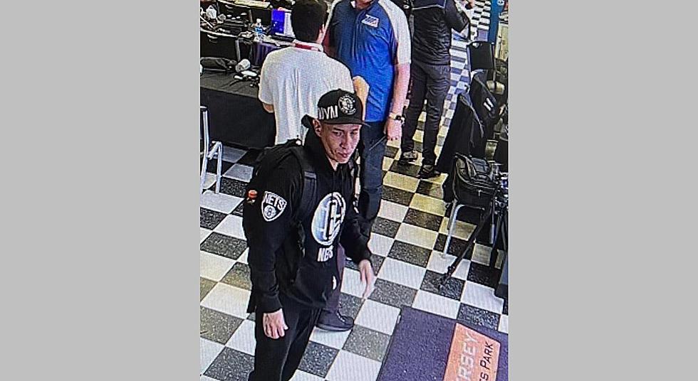 Police Have Good Photo of Camera Thief: Do You Know Him?