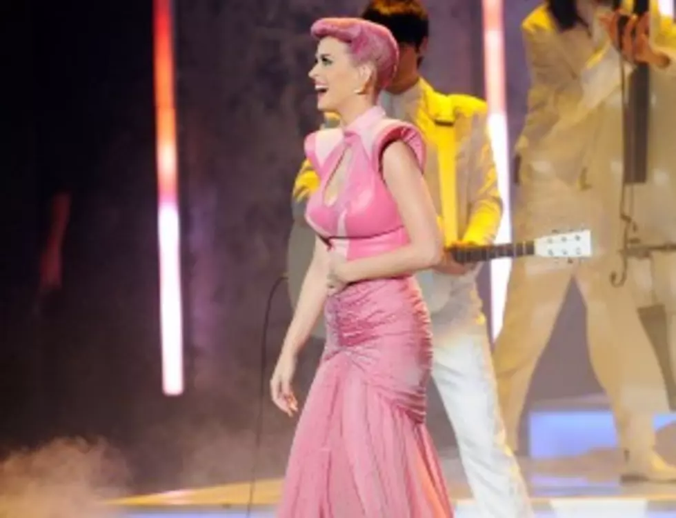 Katy Perry Thinks Pink for AMAs