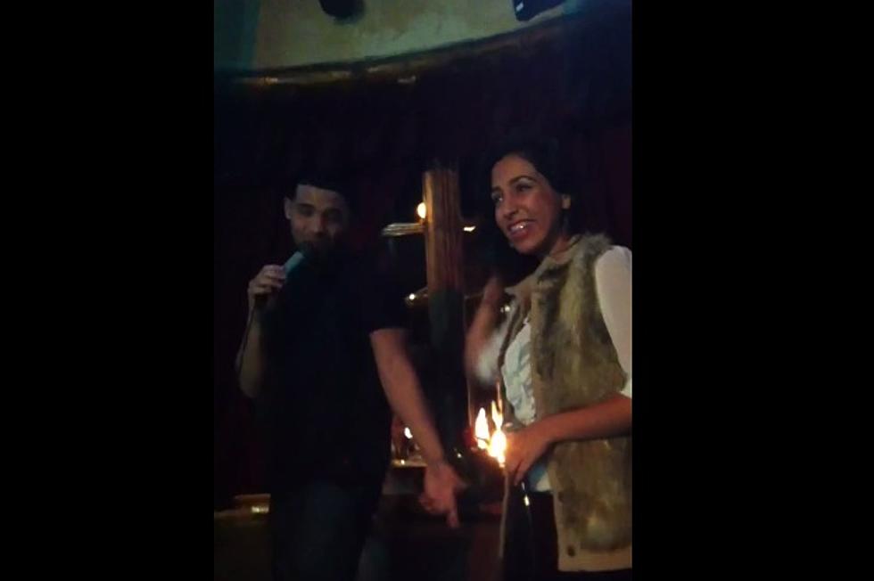 Drake Helps Fan Karaoke to ‘What’s My Name?’