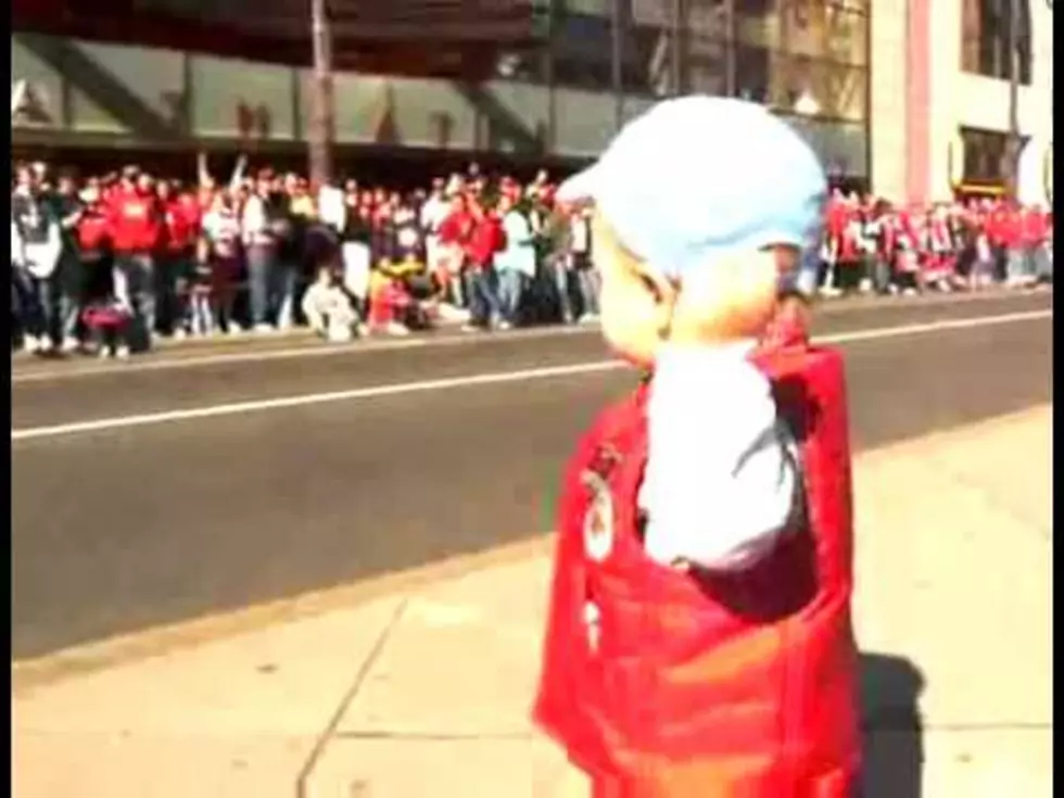 WATCH:  Baby Has Amazing Ability To Control The Phillies Crowd – [VIDEO]