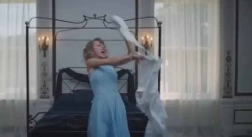 Taylor Swift Plays Knife-Wielding, Scorned Lover in Video for ‘Blank Space’