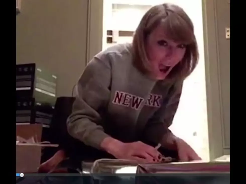 Taylor Swift Surprises Fans With Wrapped Gifts and Calls it &#8216;Swiftmas&#8217; [VIDEO]