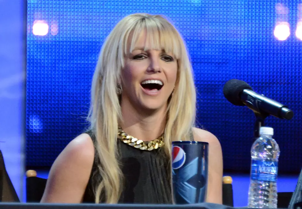 Watch Fan Make Britney Spears Laugh During Atlantic City Concert [VIDEO]