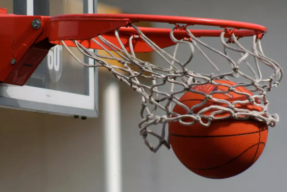 Harlem Globetrotter Makes Trick Shot Out of Plane Over Wildwood