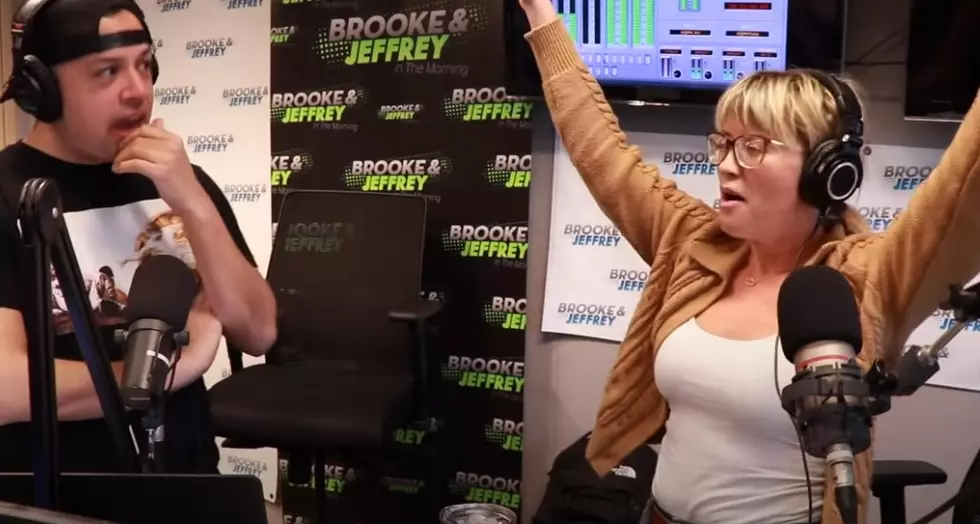 Watch the Brooke & Jeffrey Team Play 2000’s ‘Name That Tune’ [VIDEO]