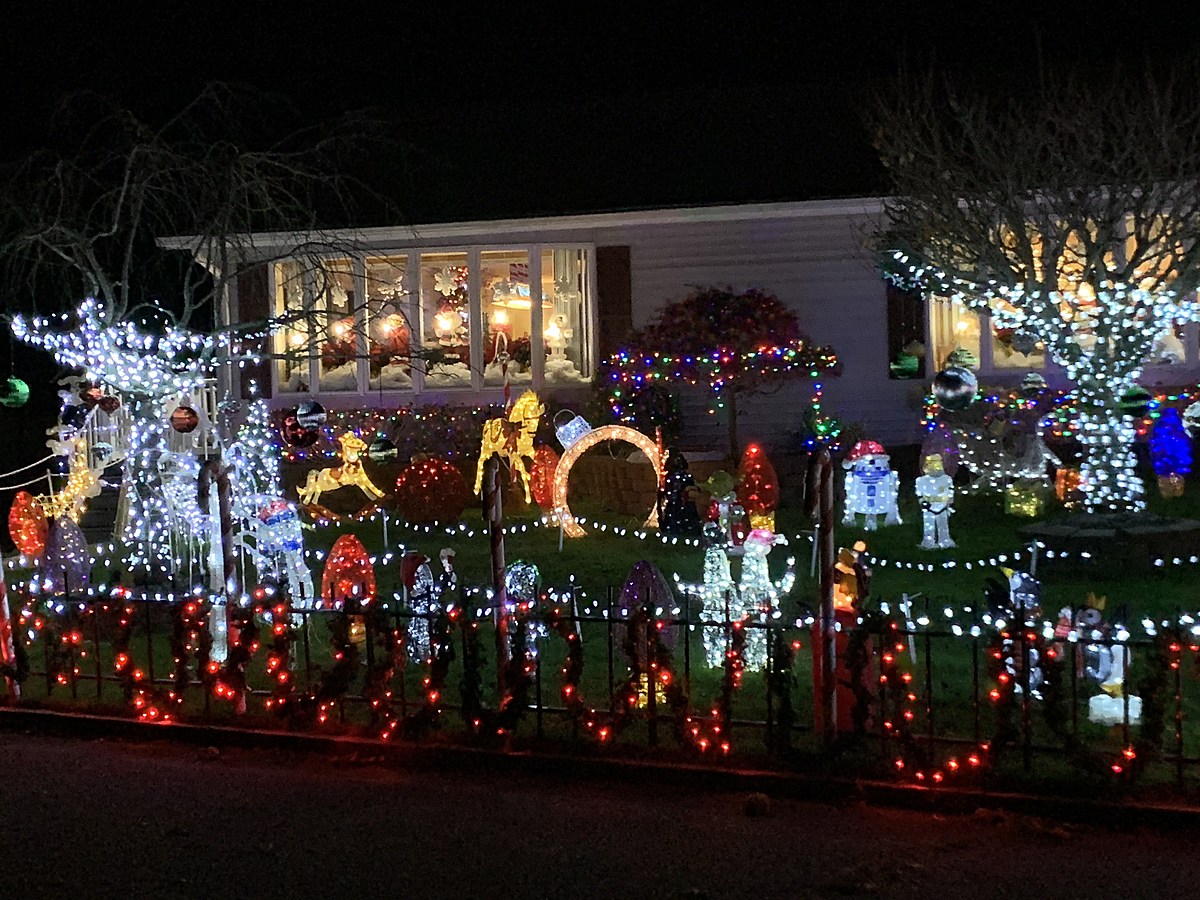 Absecon, NJ's Spectacular Yard Family Christmas Display Returns