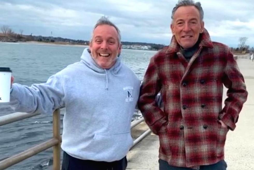 &#8216;Say Cheese, Boss!&#8217; Man Runs Into Bruce Springsteen at Jersey Shore, Nabs Photo