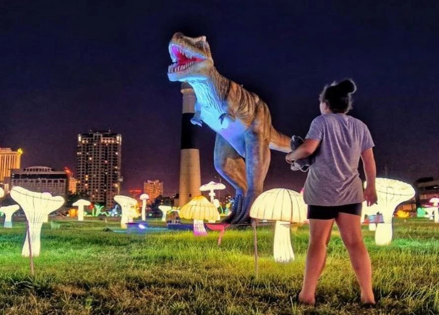 Atlantic City NJs Exhibit Features Larger Than Life Dinosaurs!
