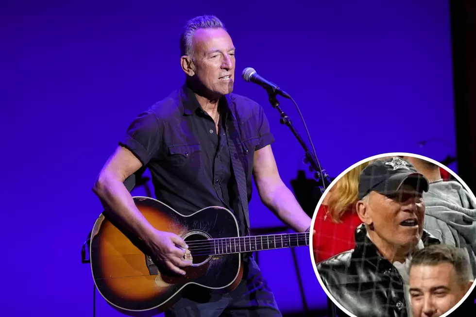 Yes, That Was Bruce Springsteen in the Stands at World Series Game 4 in Philly