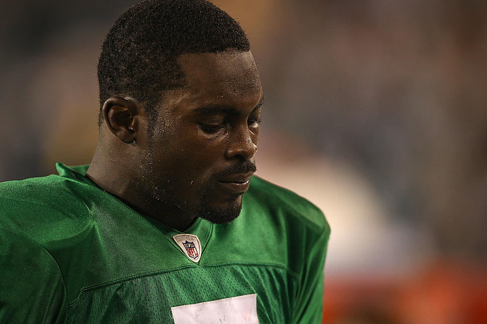 Mike Vick has Two Broken Ribs