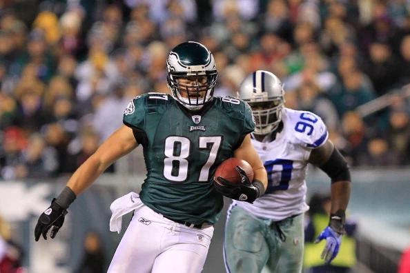 Philadelphia Eagles give tight end Brent Celek 6-year extension