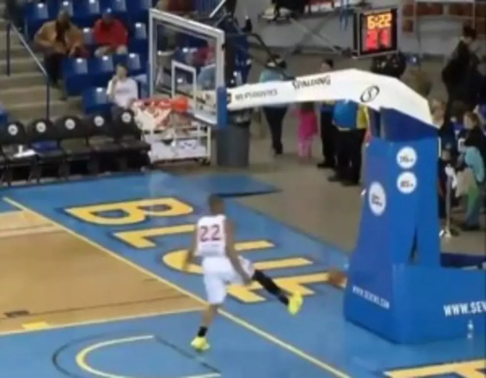 Watch This Dunk by 87ers Guard Rodney Williams