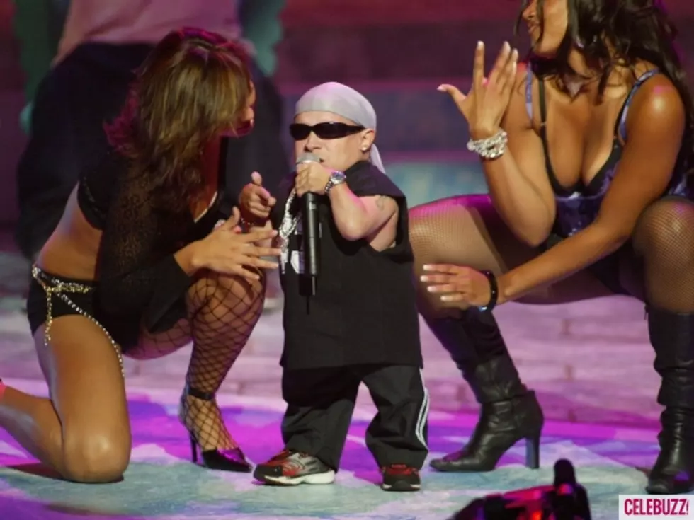 Phillies Have You Feeling Low? Here’s a Picture of Verne Troyer and Ed “Too Tall” Jones