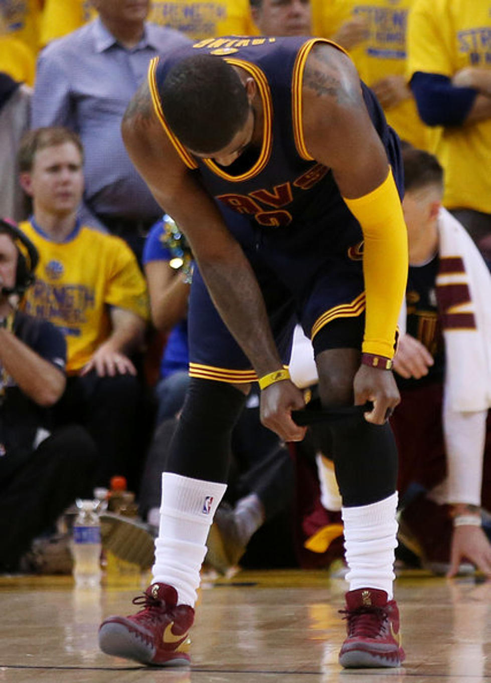 Kyrie Irving Out 3-4 Months With Fractured Knee Cap
