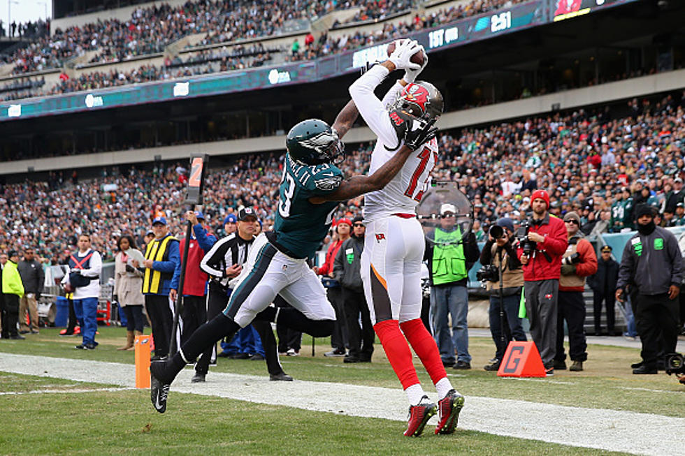 Jameis Winston Throws Five Touchdowns in Blowout Win Over Eagles