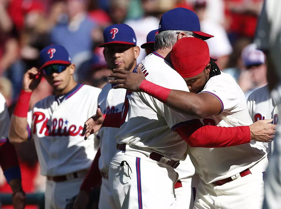 VIDEO: Phillies Fans Give Pete Mackanin a Standing Ovation Before his Final Game