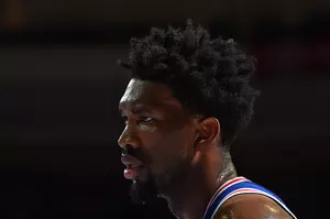 Report: Embiid experiencing &#8216;a little soreness in his knee&#8217;