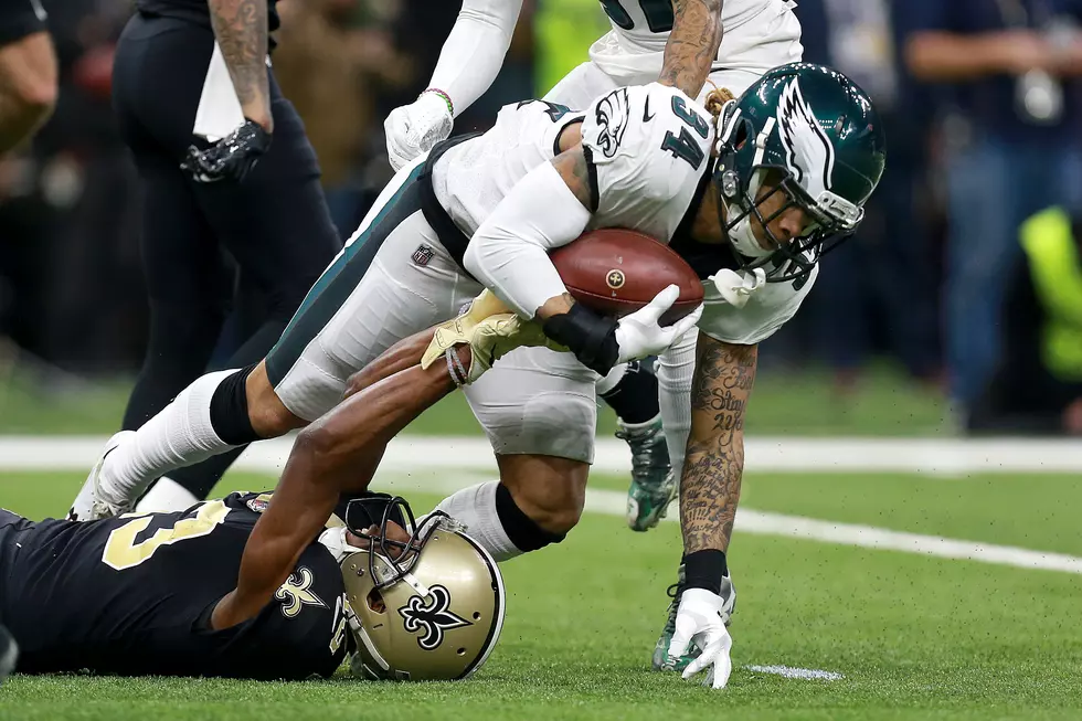 One Day After Release, Eagles Bring Back Cre’Von LeBlanc