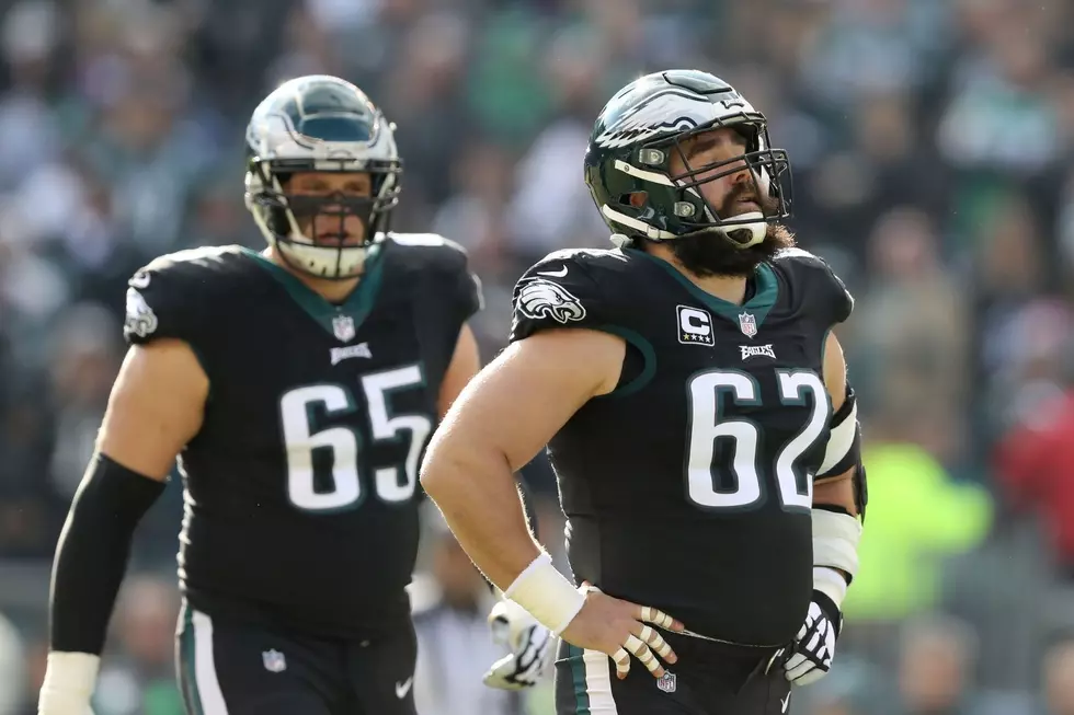 Eagles’ Jason Kelce Injures Elbow vs Browns