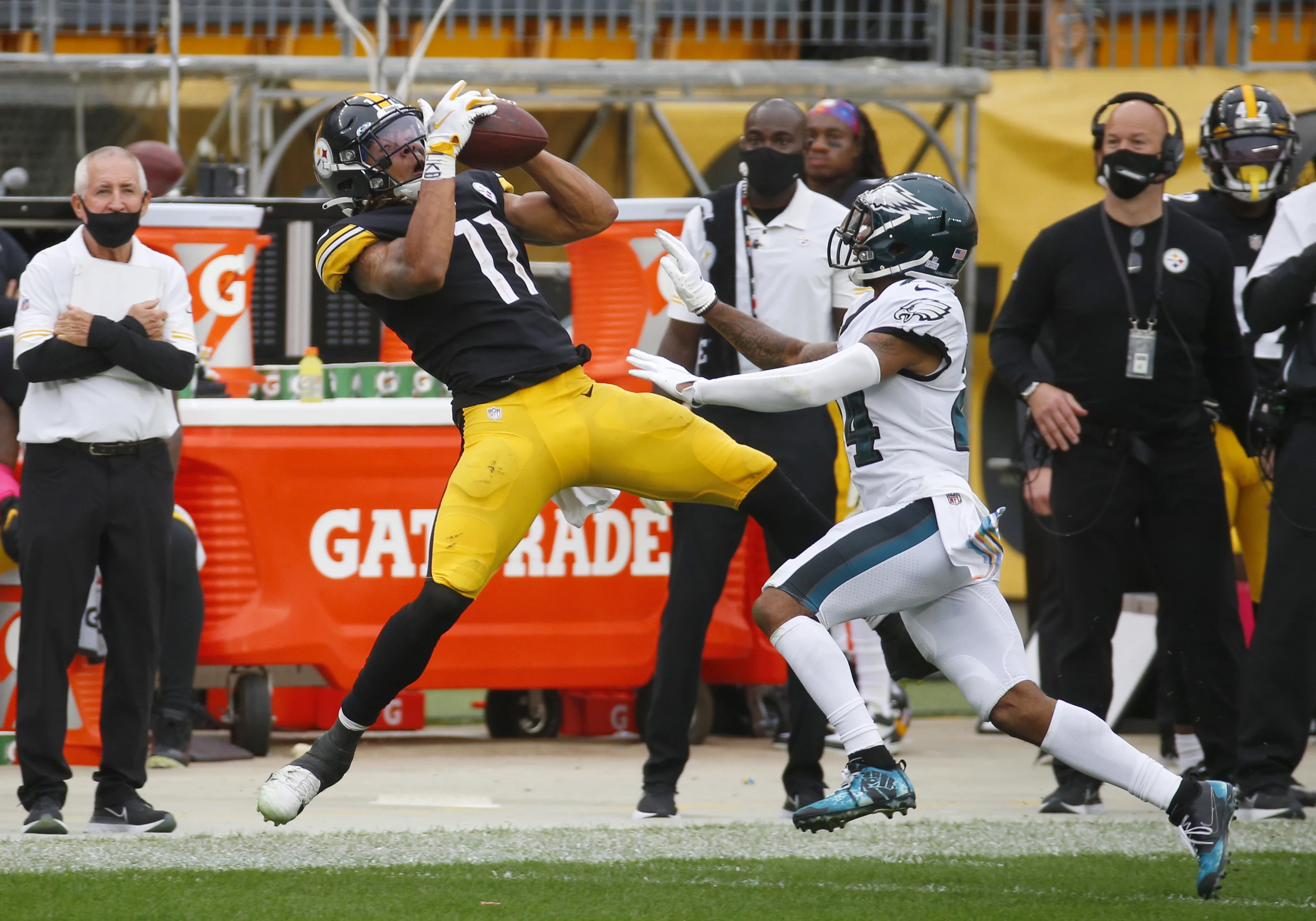Rookie Chase Claypool Scores 4 TDs as Steelers top Eagles 38-29