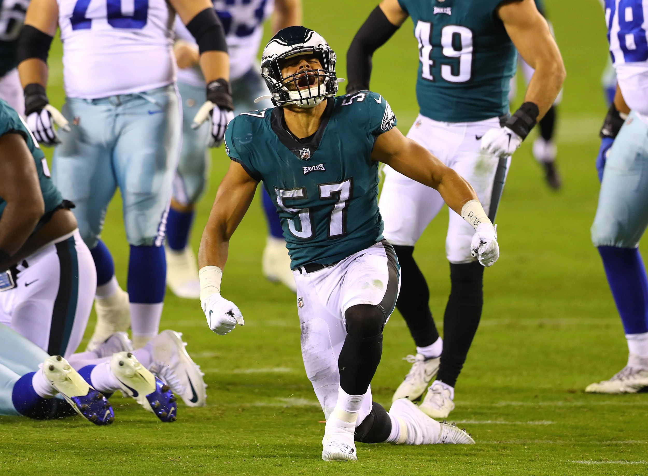 Eagles sign LB T.J. Edwards through 2022