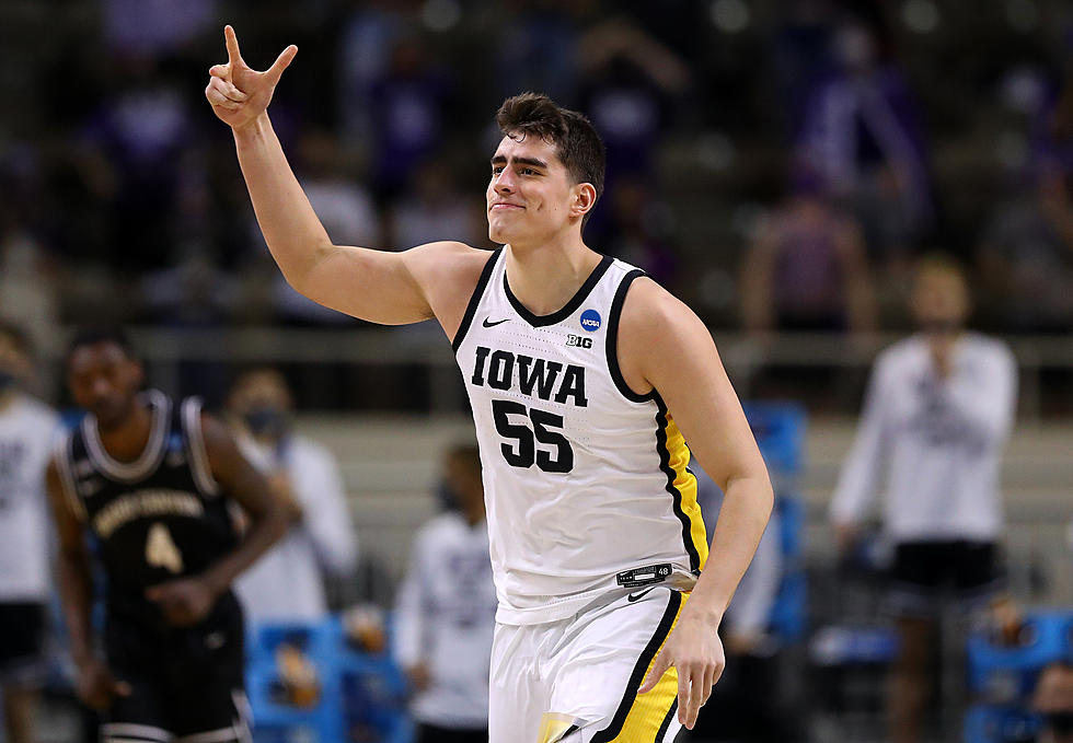 Pistons Sign Iowa's Luka Garza to 2-Way NBA Contract