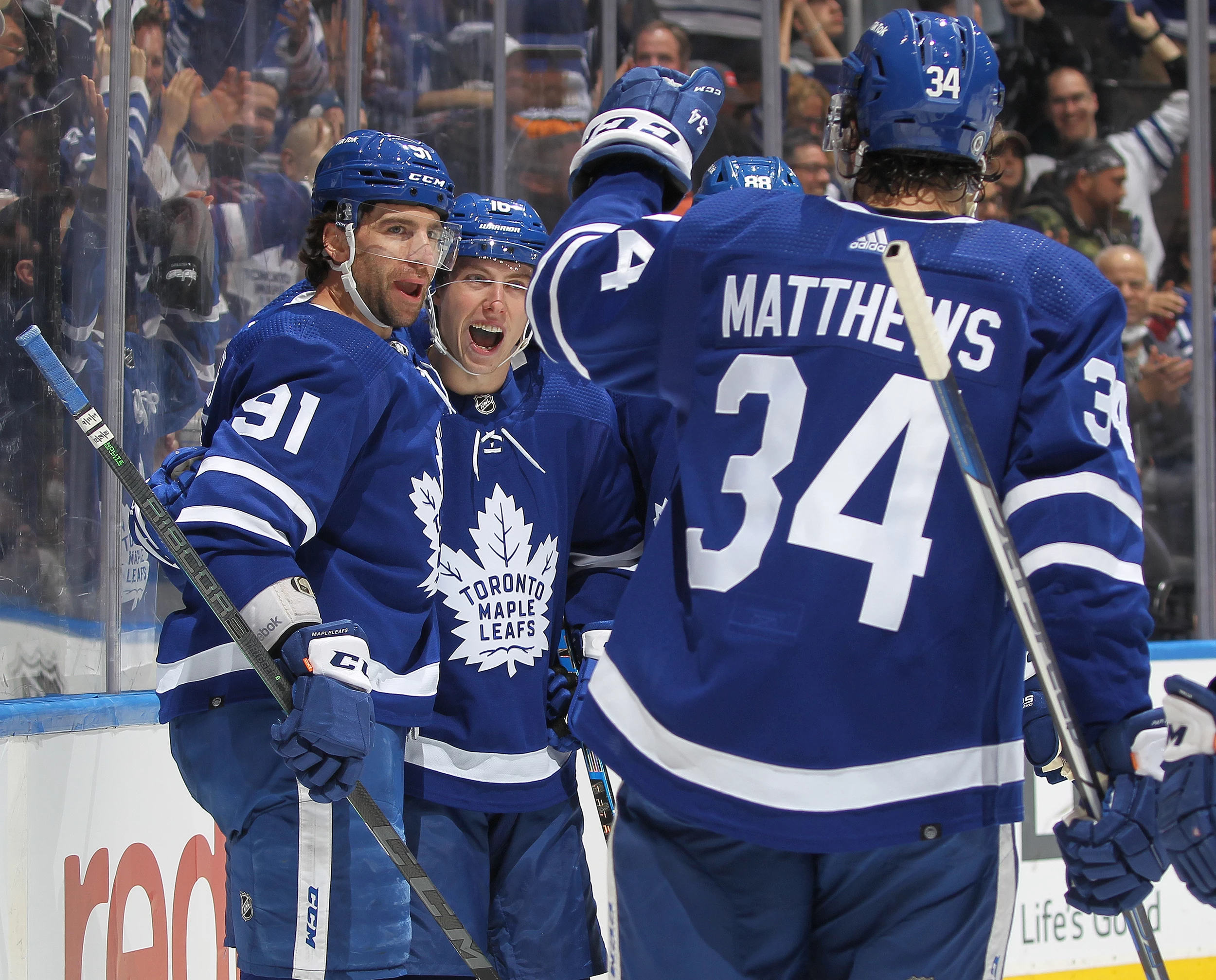 Maple Leafs' Auston Matthews opens season with 2 hat tricks - ESPN