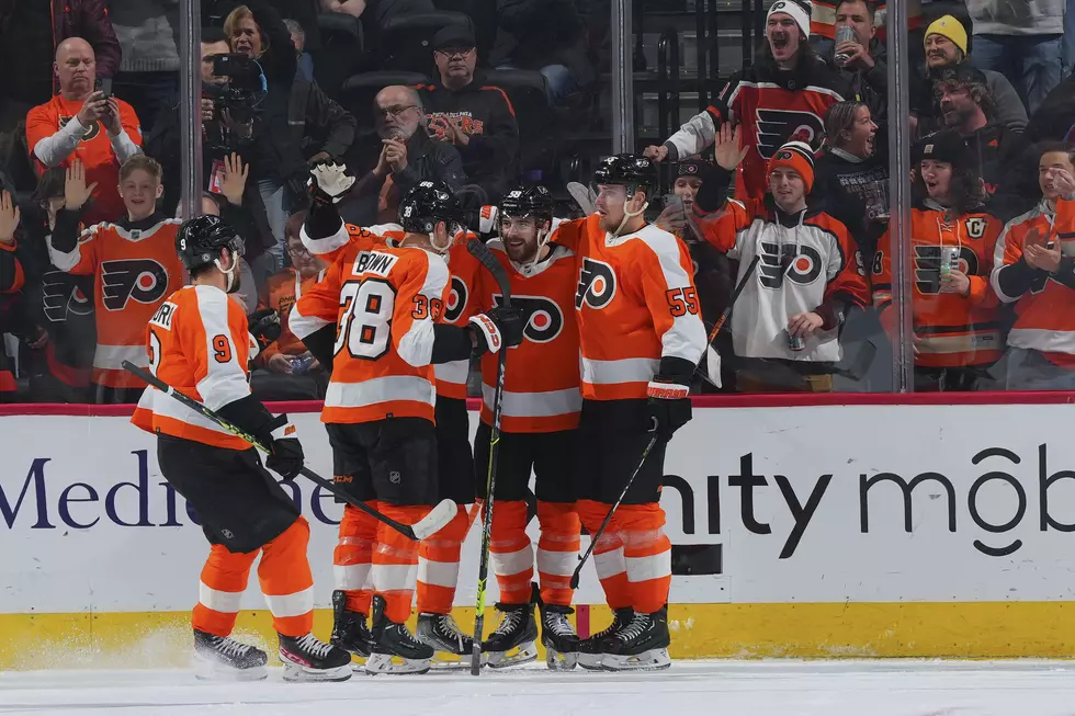 Hart, Flyers Hold Off Late Push by Avalanche