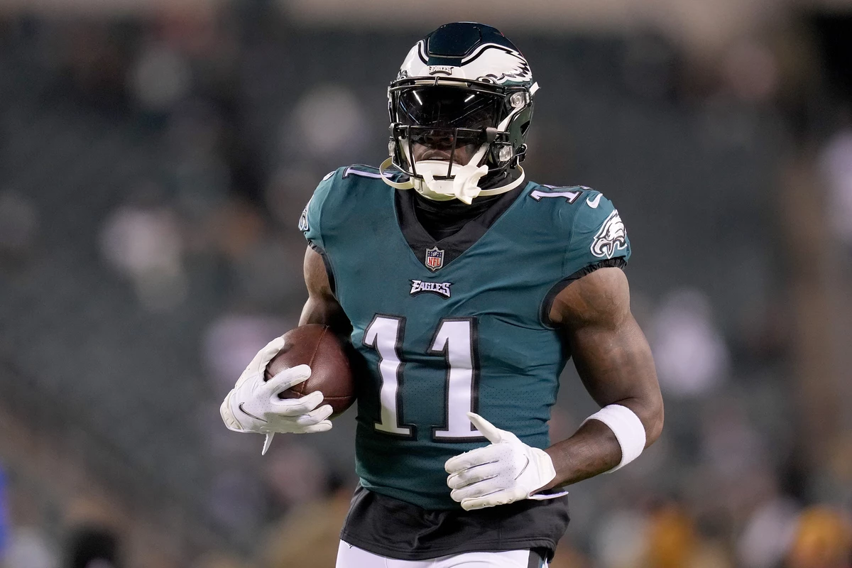 A.J. Brown sets record for most receiving yards in Eagles debut