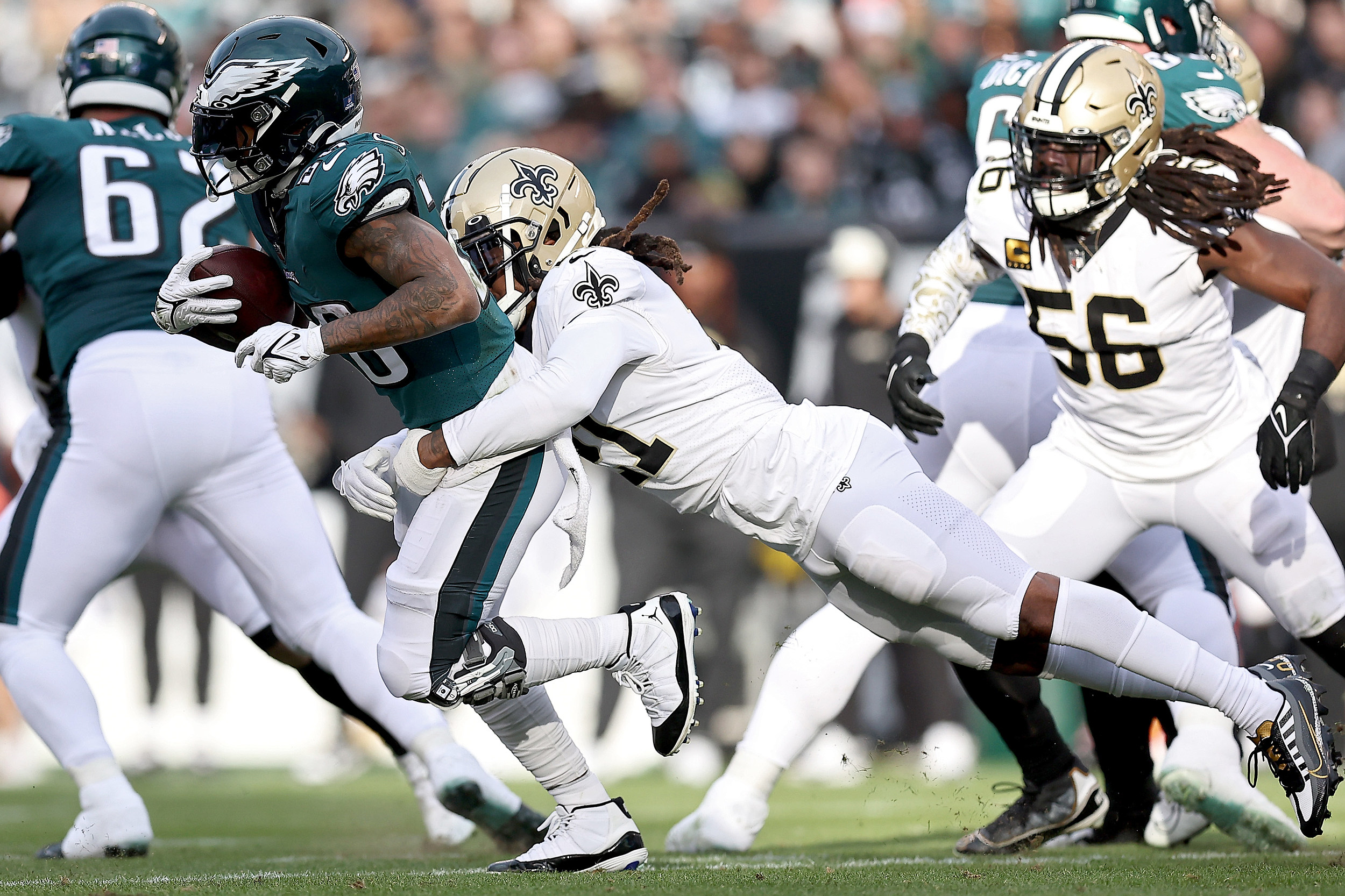 Wide receiver David Dunn of the Oakland Raiders runs the ball against  News Photo - Getty Images