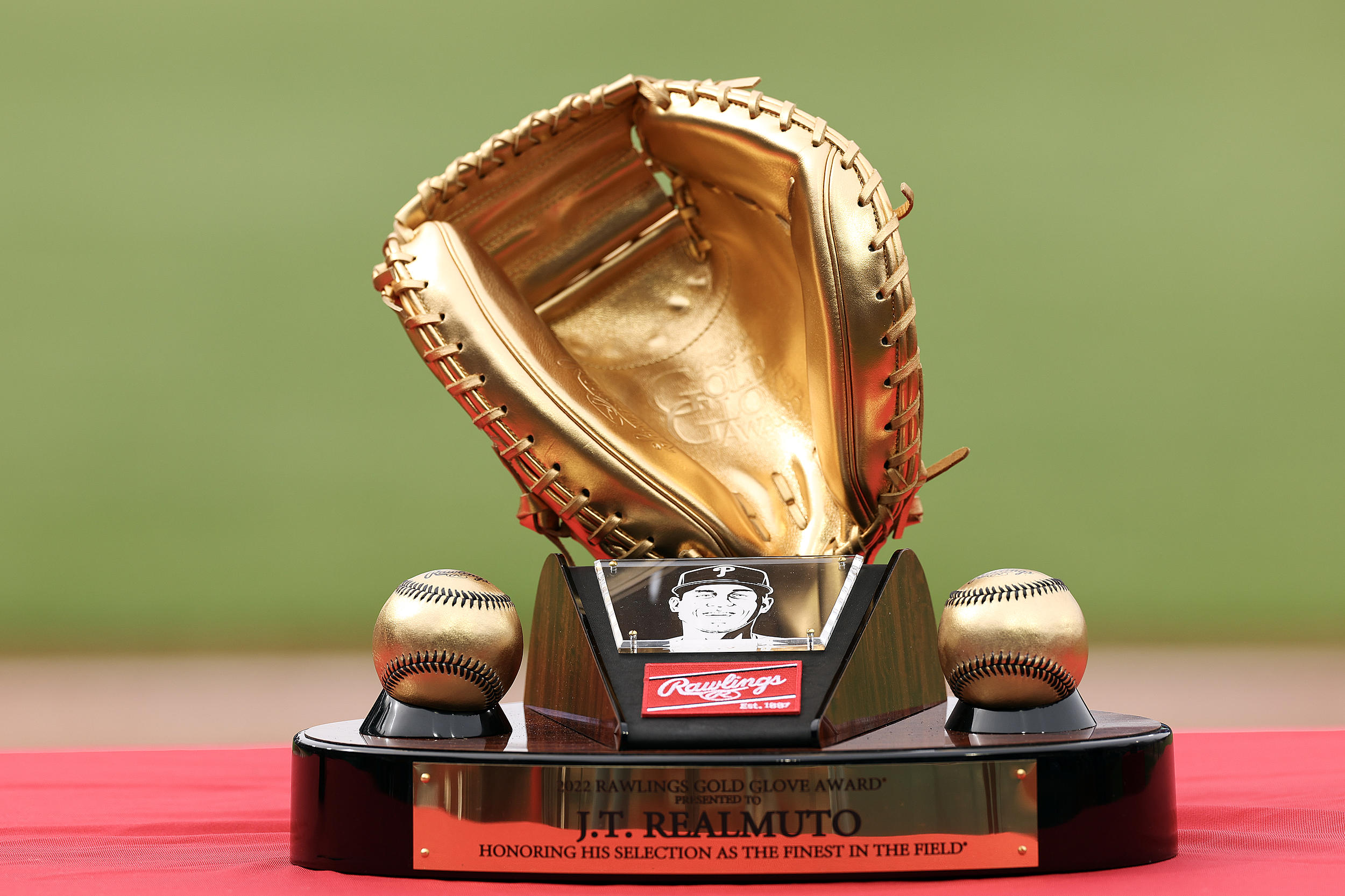 Phillies catcher J.T. Realmuto wins second Gold Glove Award