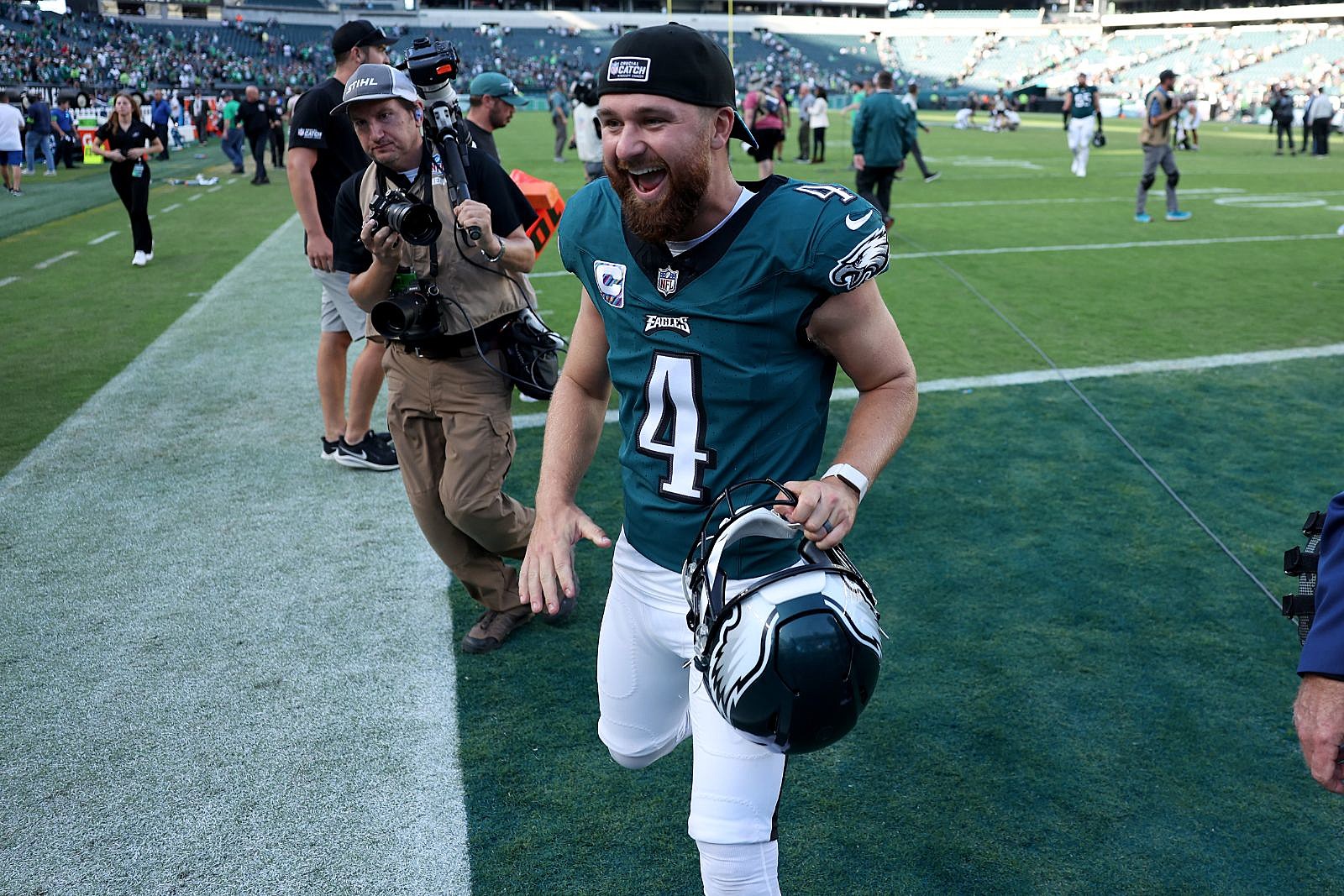 Handing out 10 awards from the Eagles-Commanders game