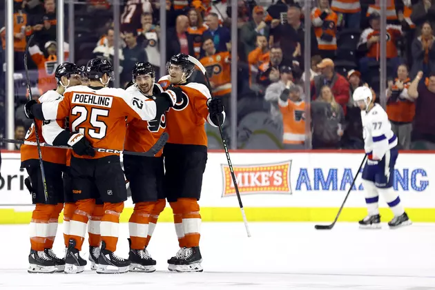 5-Goal 3rd Lifts Flyers Over Lightning