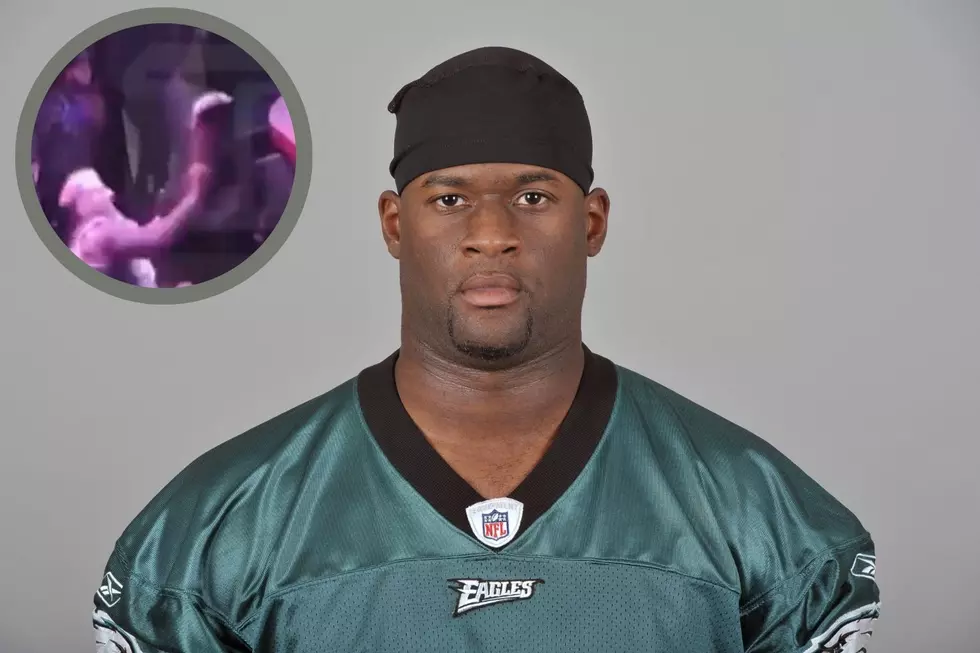 Former Eagles QB Vince Young knocked out by suckerpunch during bar fight in Houston
