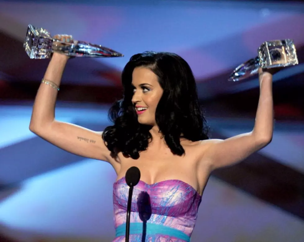 Katy Perry&#8217;s Firework Breaks Records