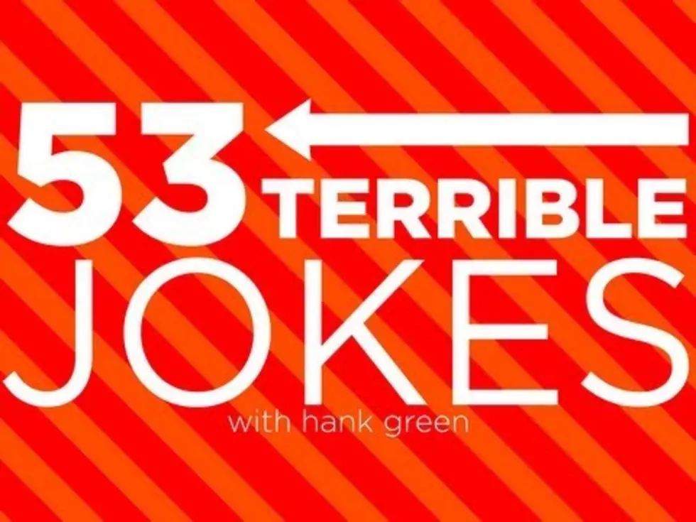 Enjoy A Nerdy Guy Telling Silly Jokes [VIDEO]