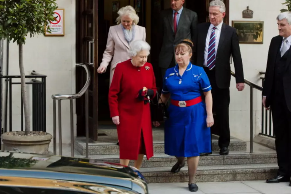 Queen Elizabeth Released from Hospital – Conspiracy Theorists Notice Nurse’s Masonic Belt Buckle [IMAGE]