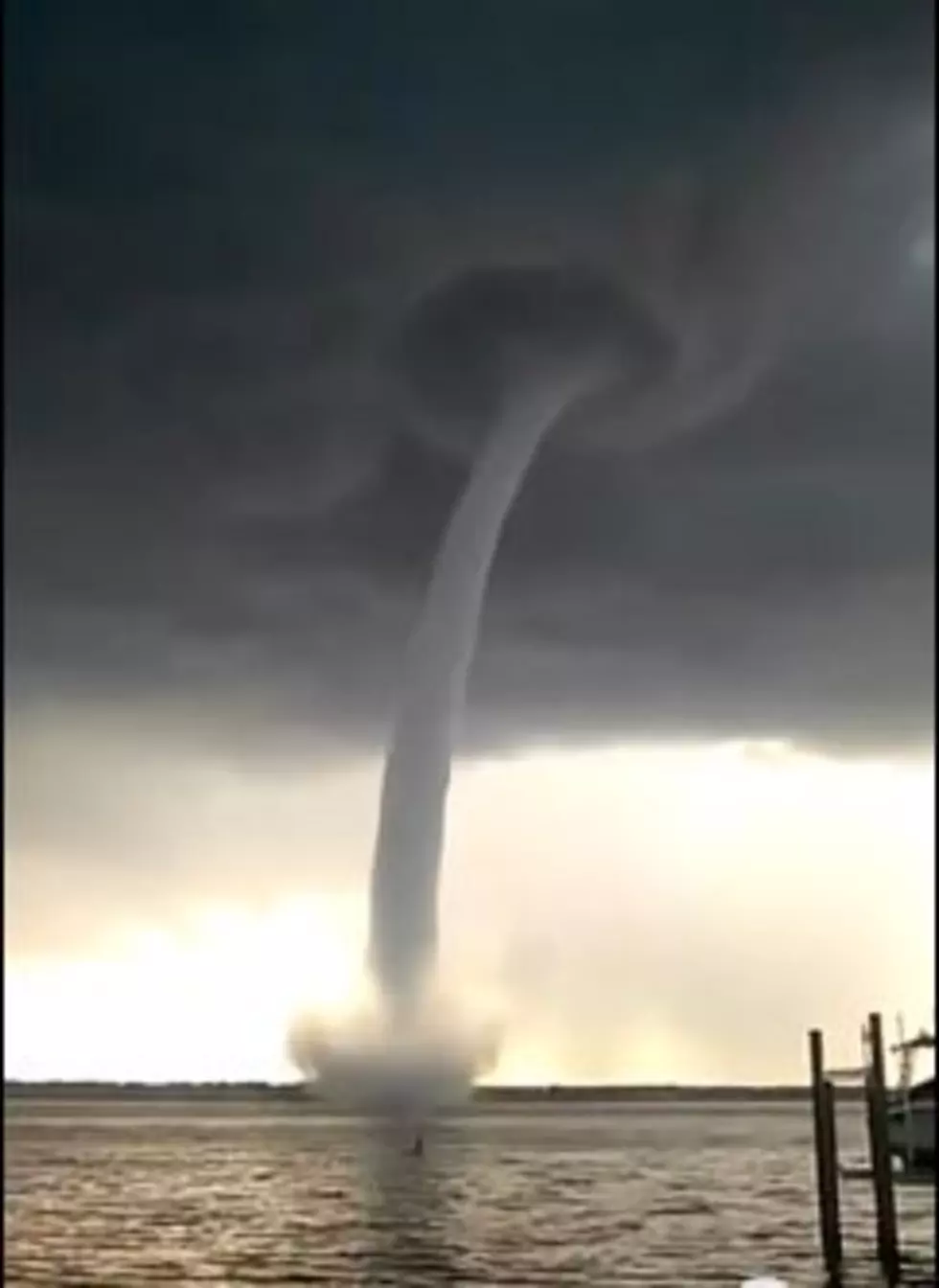 Spectacular Waterspout [VIDEO]