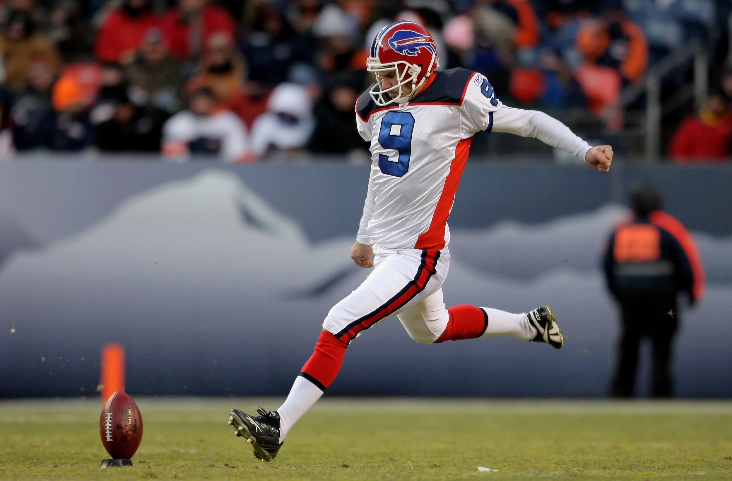 Buffalo Bills placekicker Rian Lindell (9) reacts with holder