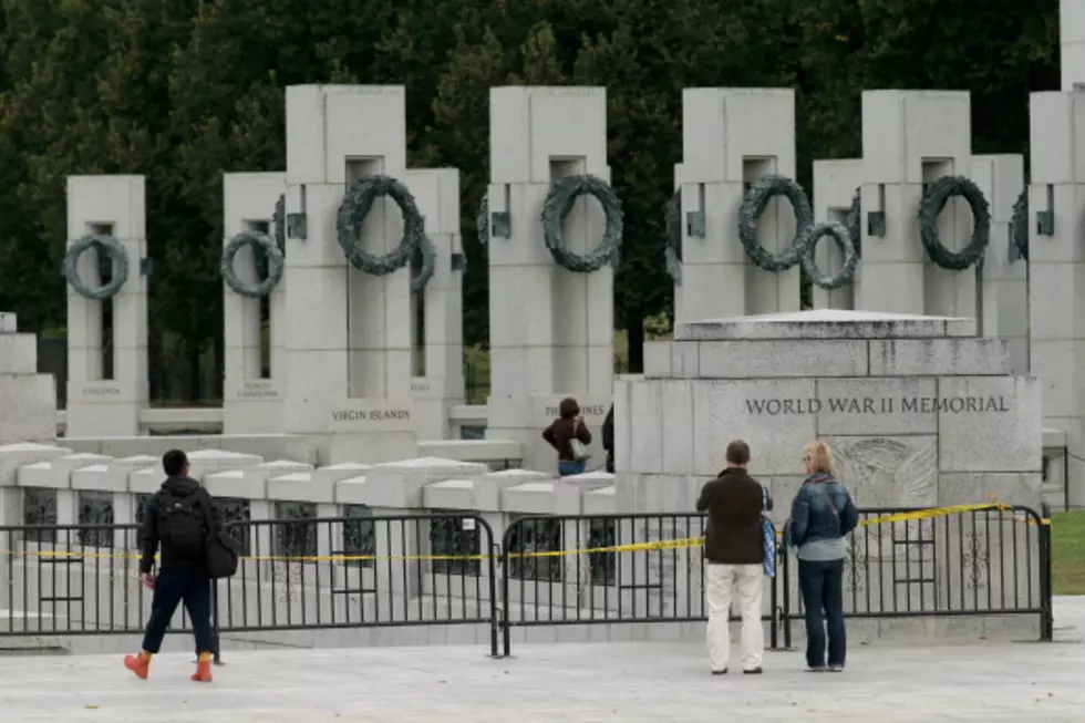 Honor Flight Veterans Don&#8217;t Let Government Shutdown Keep Them From World War II Monument [VIDEO]