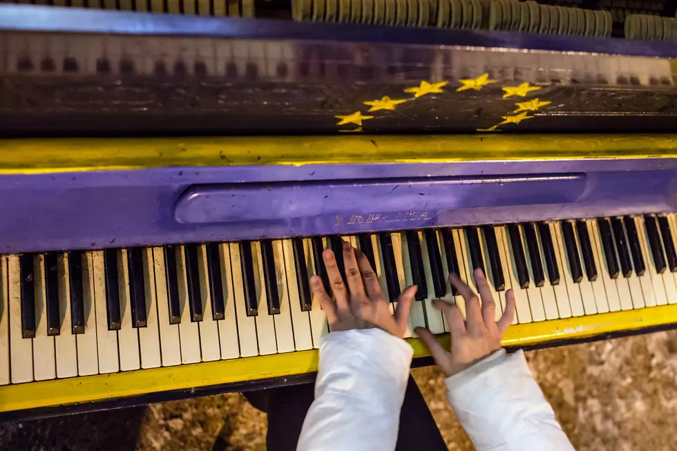 Piano Provides Holiday Spirit [VIDEO]