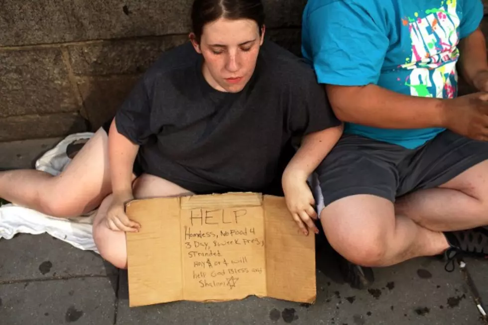 Beggar In Portland, Maine Doesn&#8217;t Have A Typical Sign For Drivers Passing By [VIDEO]