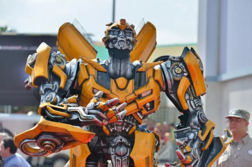 Amazing Human Transformer Street Performer Amazes Kids and You&#8217;ll Be Transfixed Too