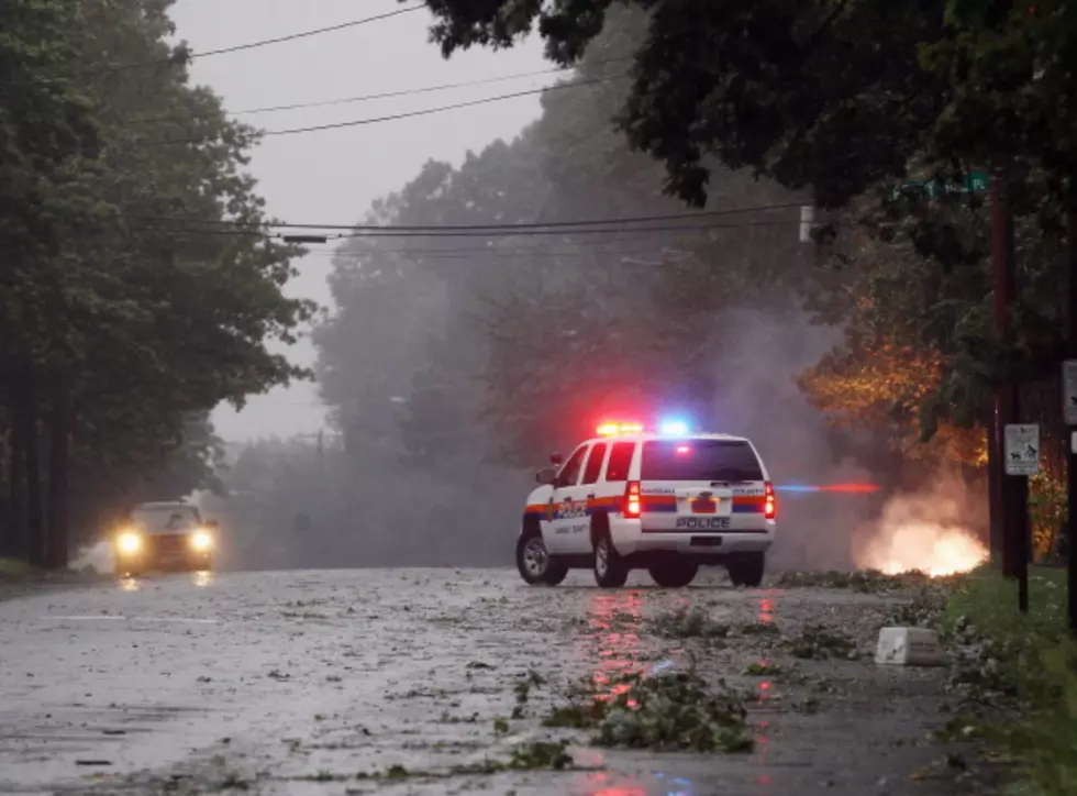 This Guy Is A Superhero-He Rescued A Stranger From A Burning SUV With His Bare Hands [VIDEO]