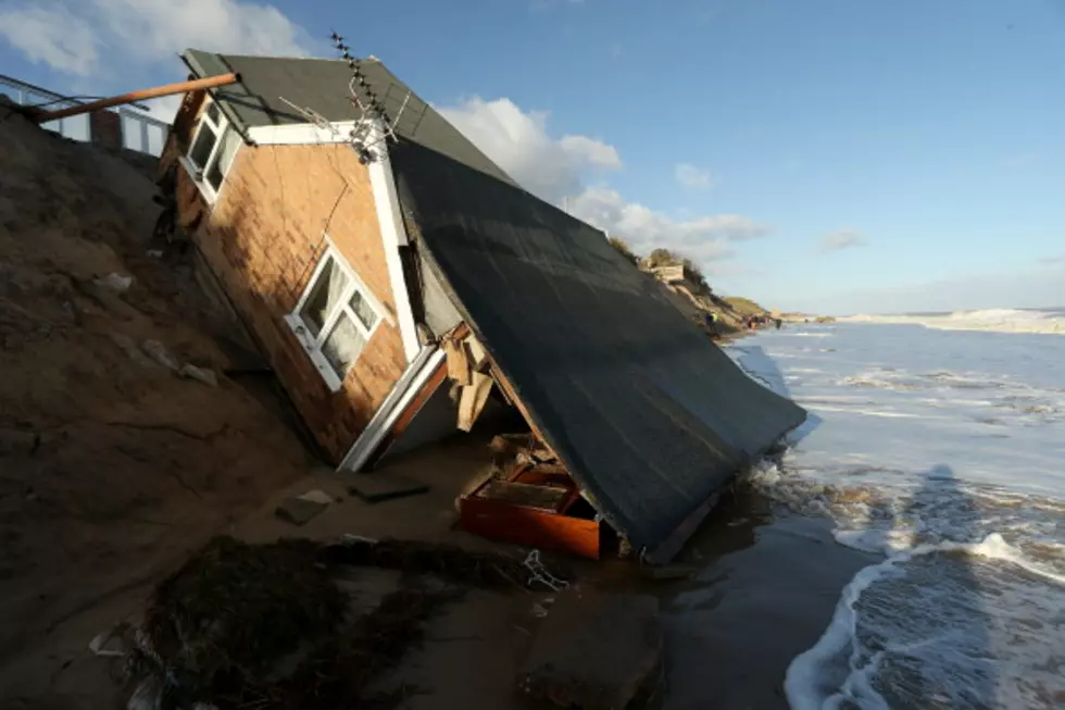 House Hangs Off Cliff [VIDEO]