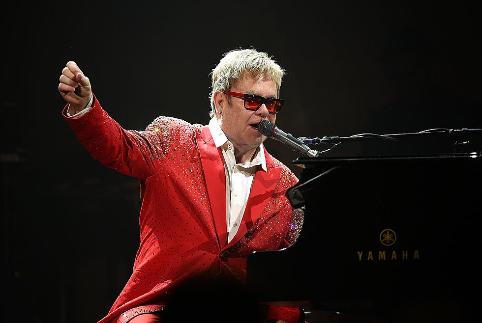 Watch Elton John’s New Year’s Eve 2015 Performance at Barclays Center in Brooklyn [VIDEO]