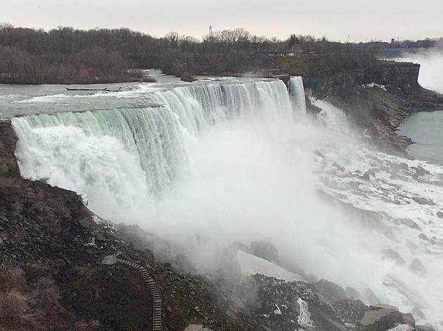 Niagara Falls: Which Side is Better &#8211; New York or Canada? [PHOTOS]