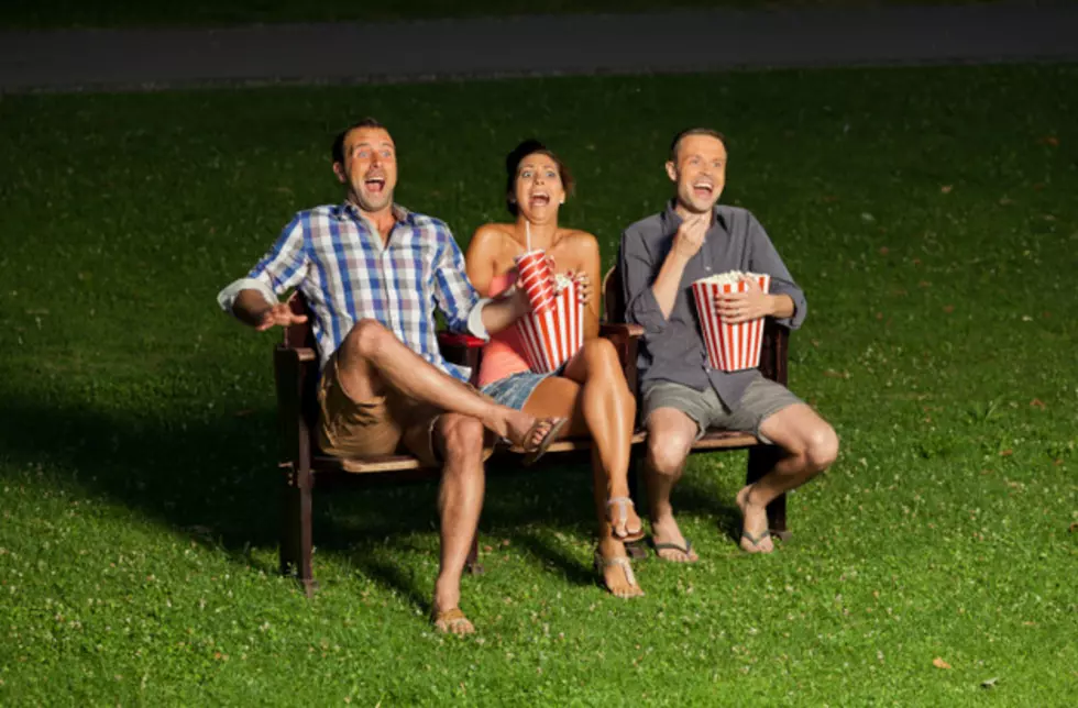 Watch Movies Outdoors on Your Very Own Screen