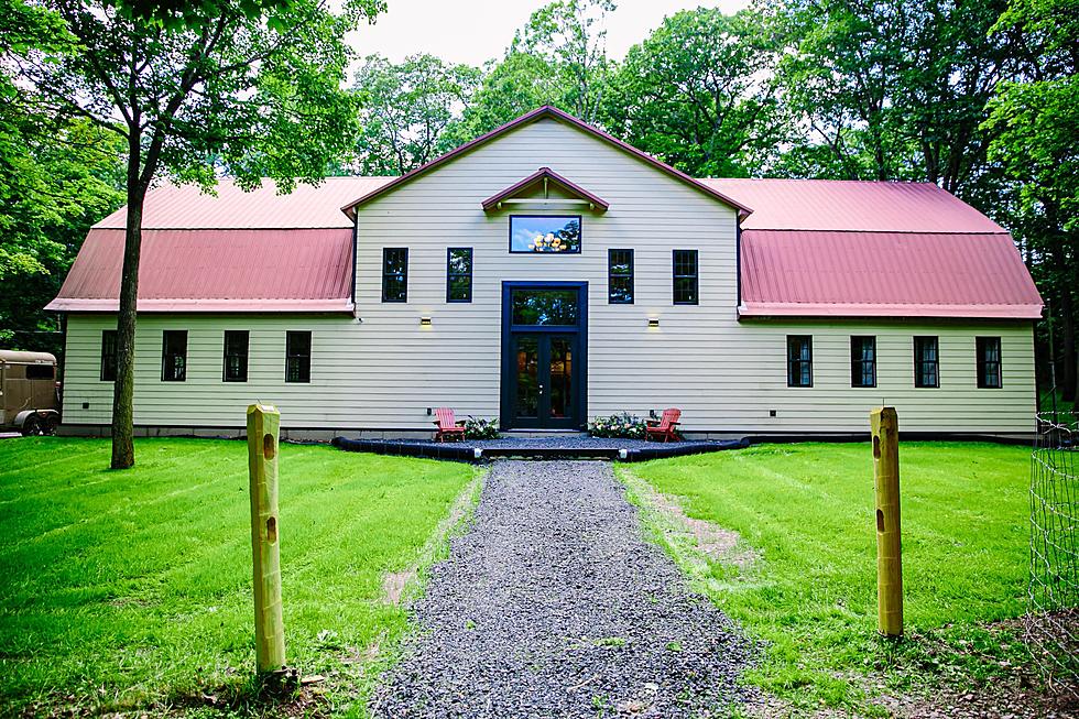 You Can Stay in a Stunning Renovated Giraffe Barn in New York