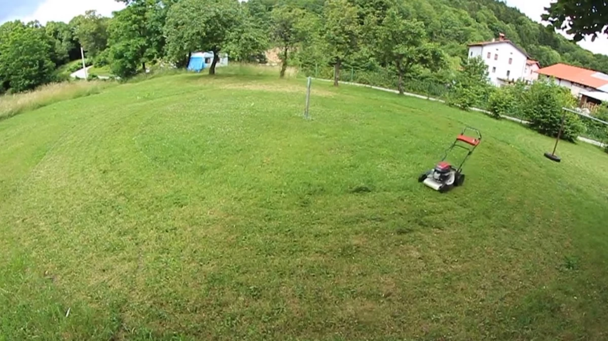 lawn hacks, how to mow the lawn, the best way to mow the lawn,christm...